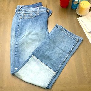 Great Fitted Jeans with Lights Square Pathches